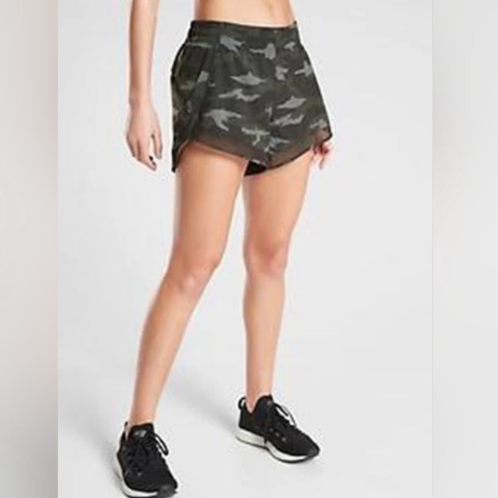 Athleta printed Mesh racer run 4” short size small